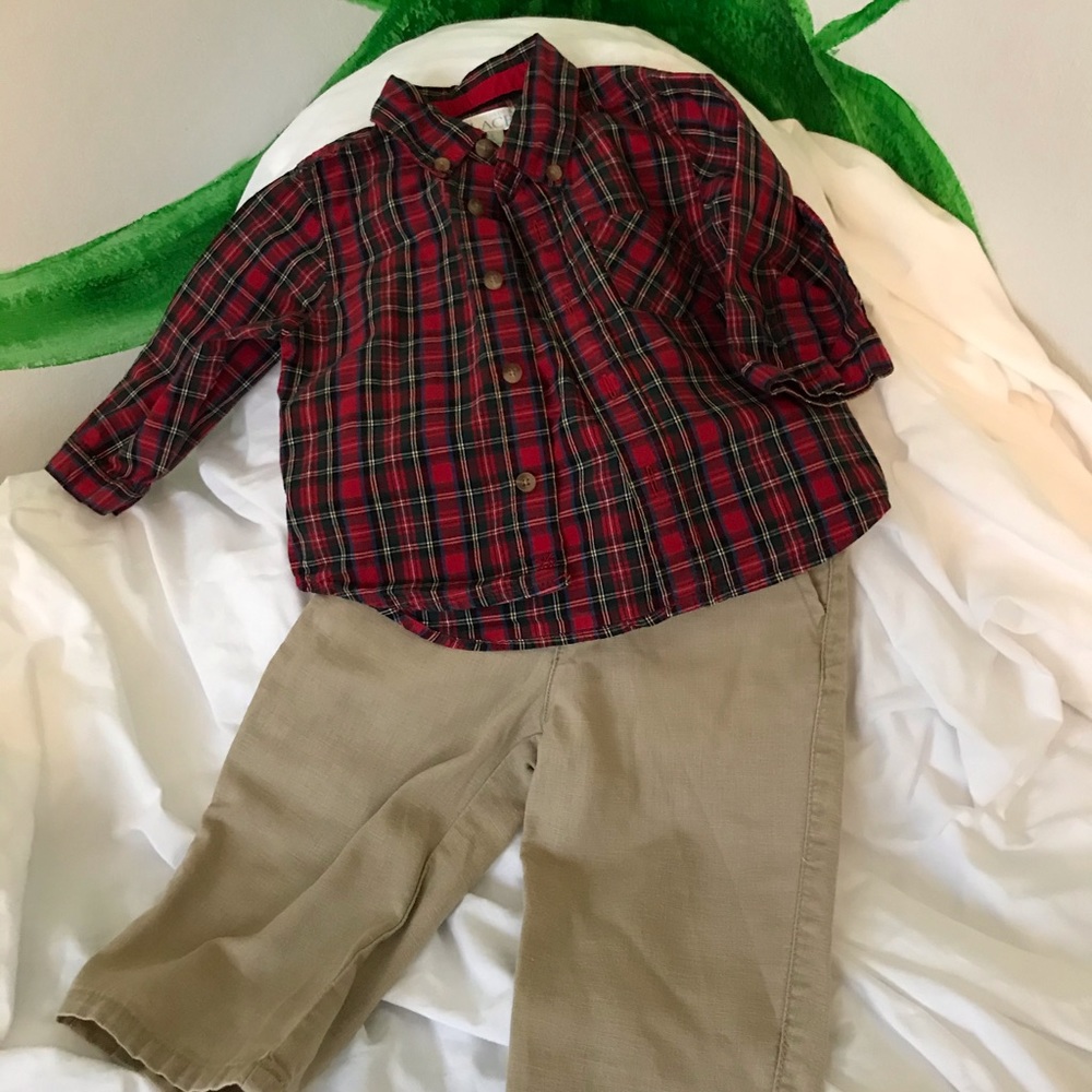 Red plaid shirt with khaki pants. Super cute!